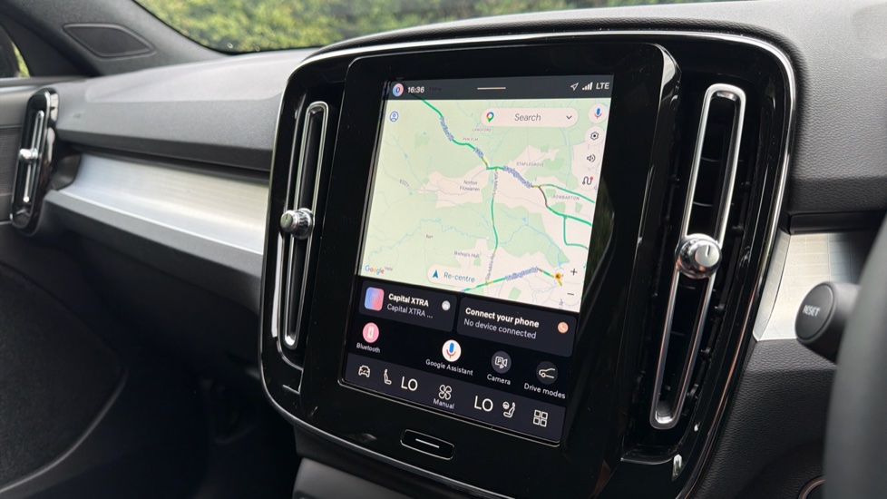 Volvo XC40 2.0 B4P Plus Black Edition 5dr Auto Petrol Estate - Image 17