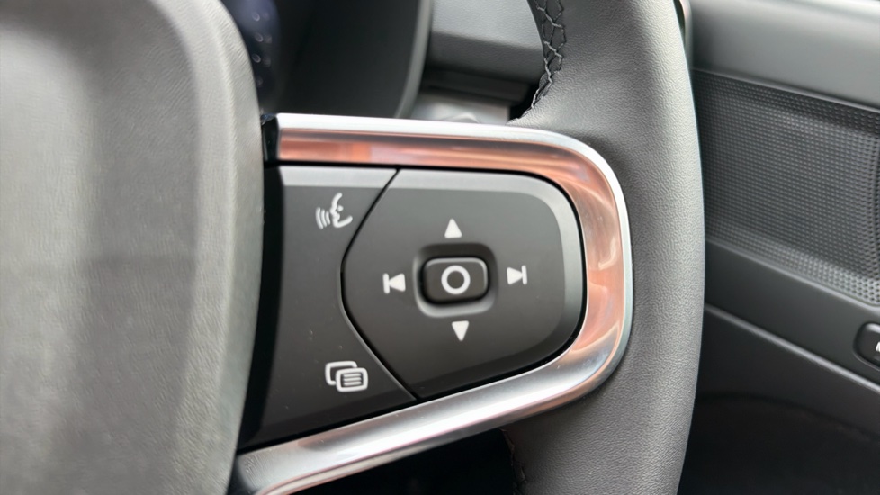 Volvo XC40 2.0 B4P Plus Black Edition 5dr Auto Petrol Estate - Image 22