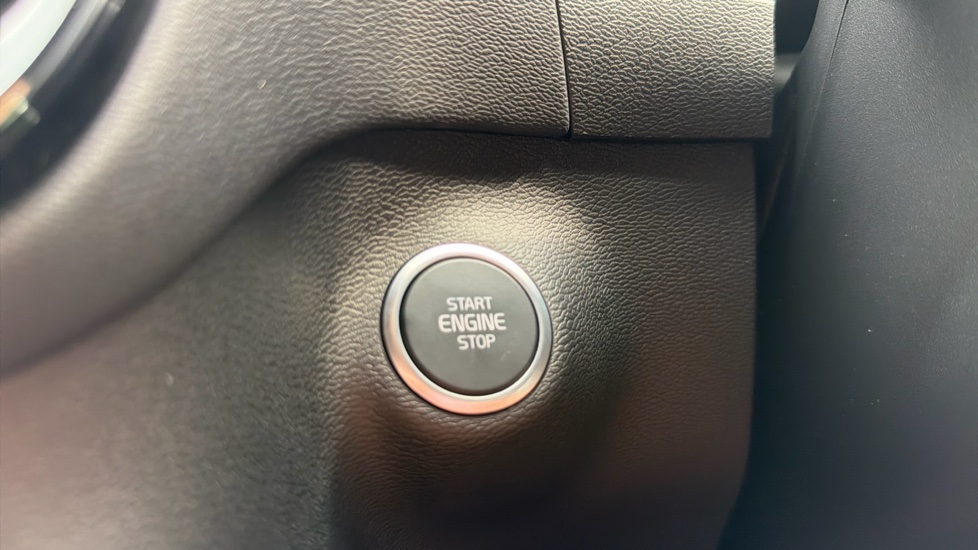 Volvo XC40 2.0 B4P Plus Black Edition 5dr Auto Petrol Estate - Image 26