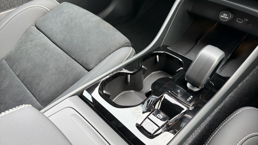 Volvo XC40 2.0 B4P Plus Black Edition 5dr Auto Petrol Estate - Image 27