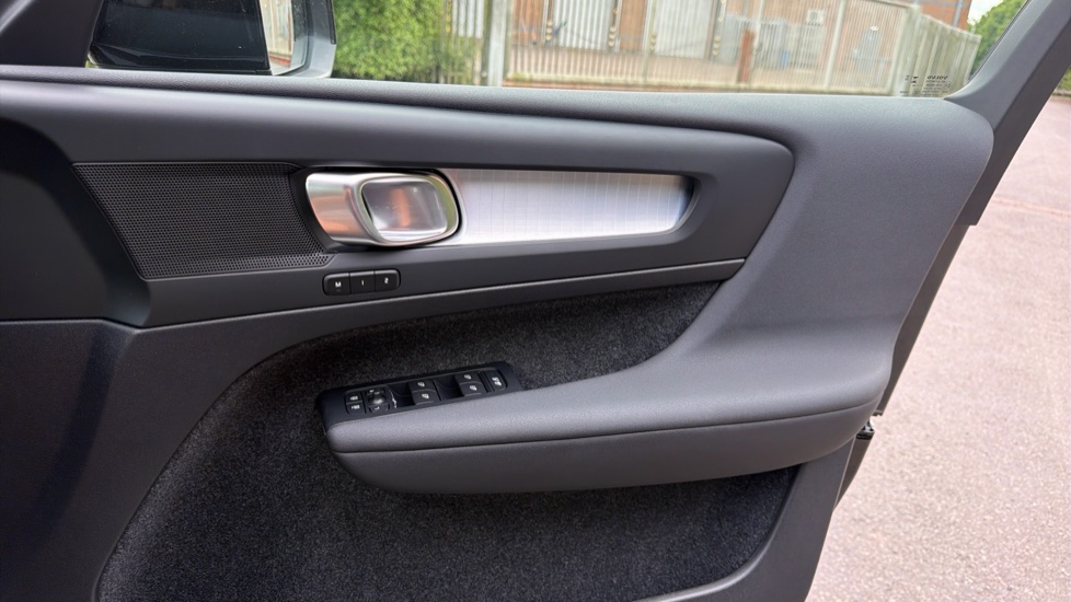 Volvo XC40 2.0 B4P Plus Black Edition 5dr Auto Petrol Estate - Image 29