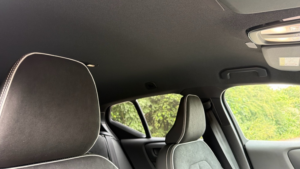 Volvo XC40 2.0 B4P Plus Black Edition 5dr Auto Petrol Estate - Image 31