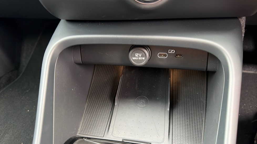 Volvo XC40 2.0 B4P Plus Black Edition 5dr Auto Petrol Estate - Image 39