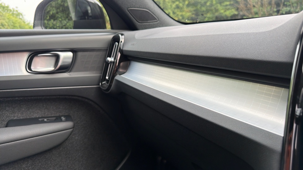 Volvo XC40 2.0 B4P Plus Black Edition 5dr Auto Petrol Estate - Image 42