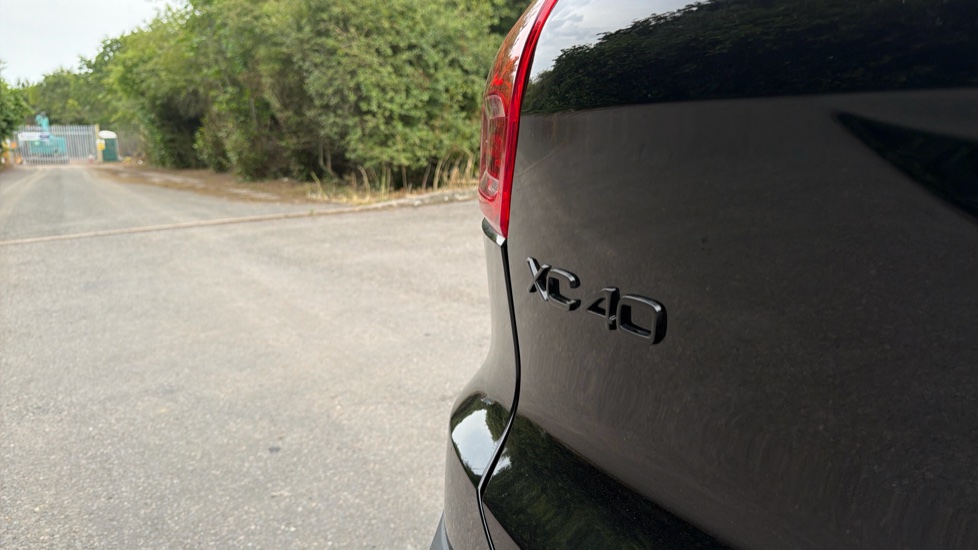 Volvo XC40 2.0 B4P Plus Black Edition 5dr Auto Petrol Estate - Image 50