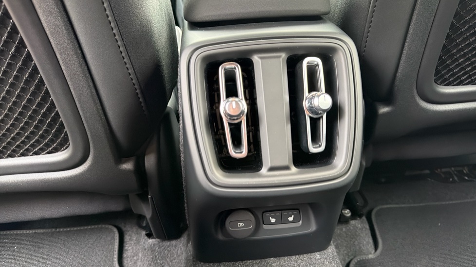 Volvo XC40 2.0 B4P Plus Black Edition 5dr Auto Petrol Estate - Image 53