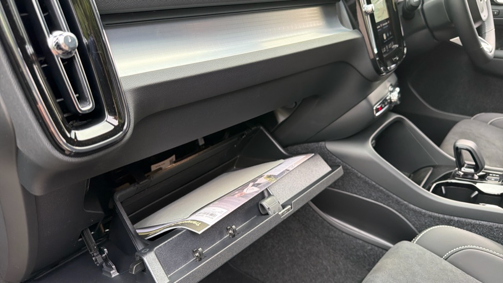 Volvo XC40 2.0 B4P Plus Black Edition 5dr Auto Petrol Estate - Image 59