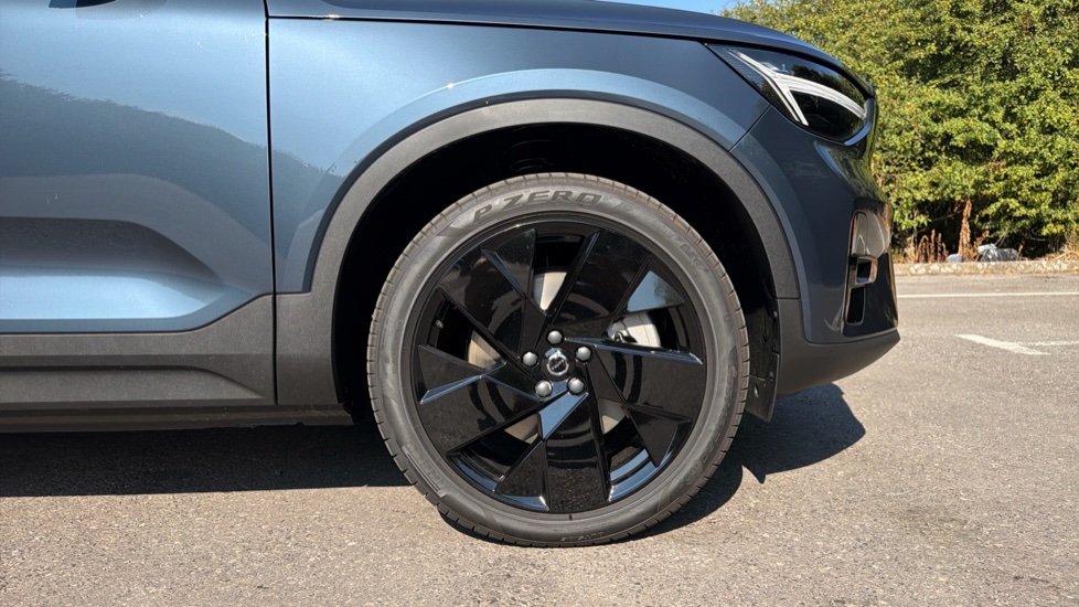 Volvo EX40 185kW Ext Range Plus Black Editon 82kWh 5dr Auto Electric Estate - Image 9