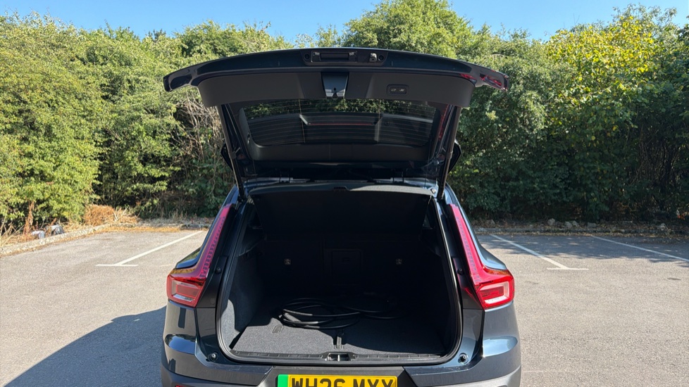 Volvo EX40 185kW Ext Range Plus Black Editon 82kWh 5dr Auto Electric Estate - Image 13