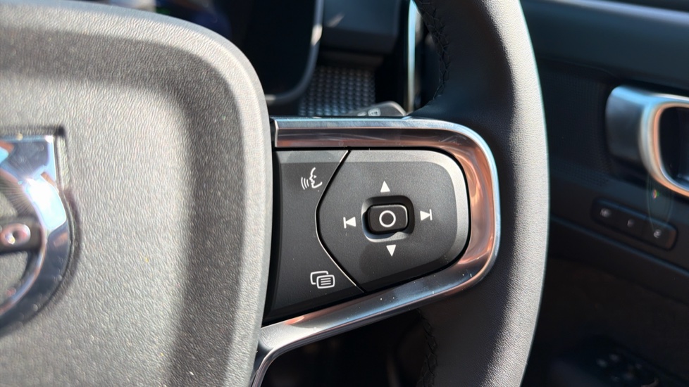 Volvo EX40 185kW Ext Range Plus Black Editon 82kWh 5dr Auto Electric Estate - Image 21