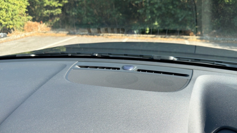 Volvo EX40 185kW Ext Range Plus Black Editon 82kWh 5dr Auto Electric Estate - Image 24