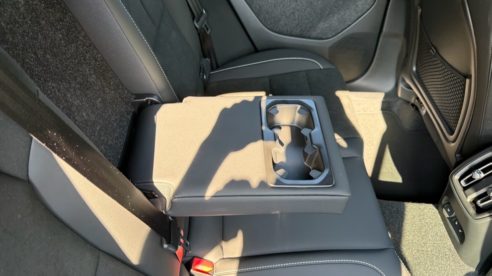 Volvo EX40 185kW Ext Range Plus Black Editon 82kWh 5dr Auto Electric Estate - Image 33