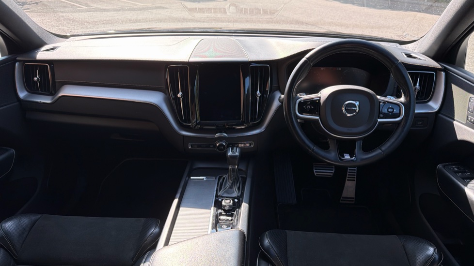 Volvo XC60 2.0 D5 PowerPulse R DESIGN Pro 5dr AWD Geartronic Diesel Estate - Image 5