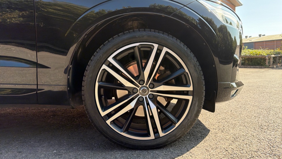Volvo XC60 2.0 D5 PowerPulse R DESIGN Pro 5dr AWD Geartronic Diesel Estate - Image 9