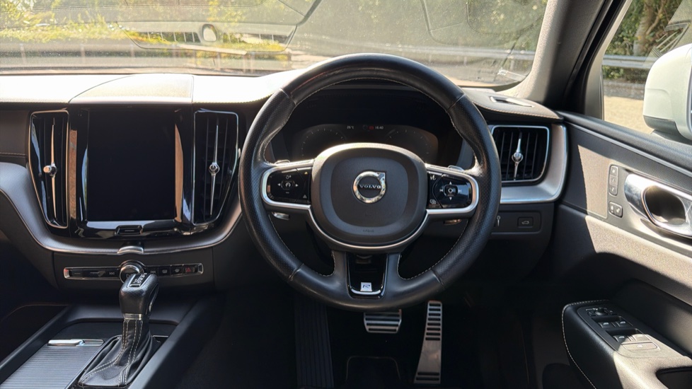 Volvo XC60 2.0 D5 PowerPulse R DESIGN Pro 5dr AWD Geartronic Diesel Estate - Image 10