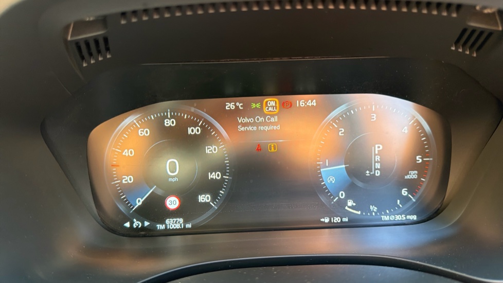 Volvo XC60 2.0 D5 PowerPulse R DESIGN Pro 5dr AWD Geartronic Diesel Estate - Image 11