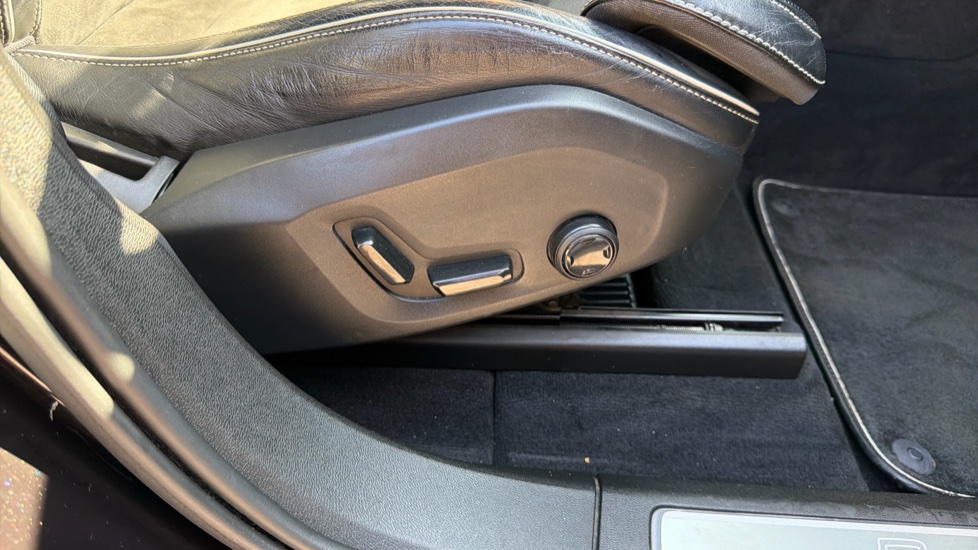 Volvo XC60 2.0 D5 PowerPulse R DESIGN Pro 5dr AWD Geartronic Diesel Estate - Image 29