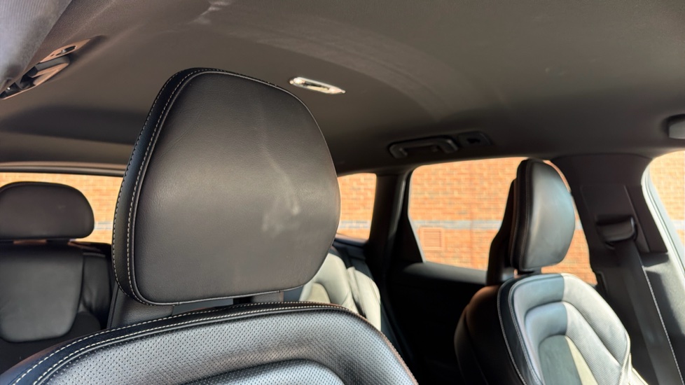 Volvo XC60 2.0 D5 PowerPulse R DESIGN Pro 5dr AWD Geartronic Diesel Estate - Image 30