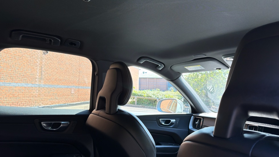 Volvo XC60 2.0 D5 PowerPulse R DESIGN Pro 5dr AWD Geartronic Diesel Estate - Image 37