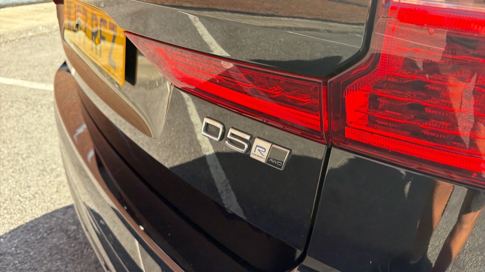 Volvo XC60 2.0 D5 PowerPulse R DESIGN Pro 5dr AWD Geartronic Diesel Estate - Image 53