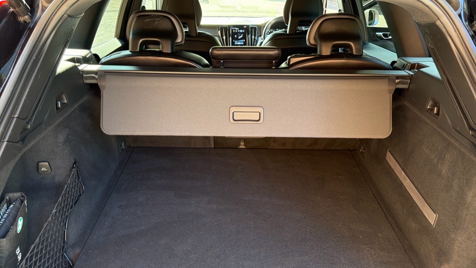Volvo XC60 2.0 D5 PowerPulse R DESIGN Pro 5dr AWD Geartronic Diesel Estate - Image 57