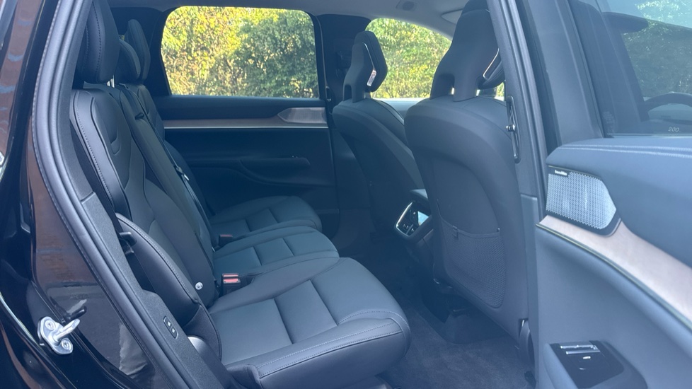 Volvo EX90 380kW Twin Motor Performance Ultra 111kWh 5dr Auto Electric Estate - Image 6