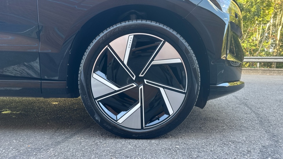 Volvo EX90 380kW Twin Motor Performance Ultra 111kWh 5dr Auto Electric Estate - Image 9