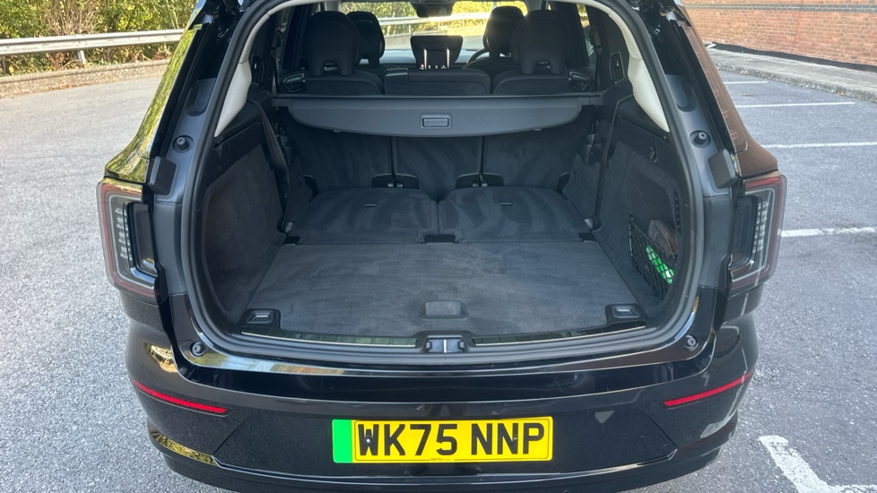 Volvo EX90 380kW Twin Motor Performance Ultra 111kWh 5dr Auto Electric Estate - Image 13