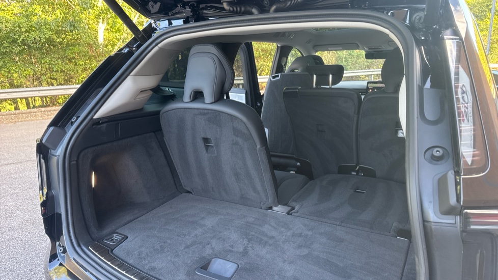 Volvo EX90 380kW Twin Motor Performance Ultra 111kWh 5dr Auto Electric Estate - Image 15