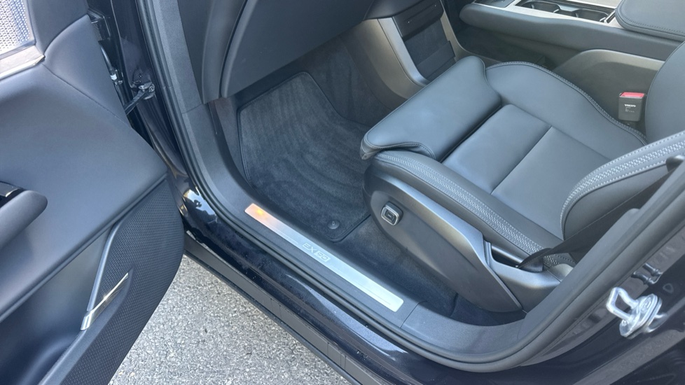 Volvo EX90 380kW Twin Motor Performance Ultra 111kWh 5dr Auto Electric Estate - Image 26