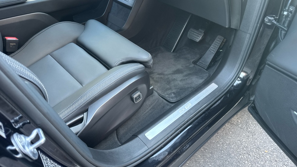 Volvo EX90 380kW Twin Motor Performance Ultra 111kWh 5dr Auto Electric Estate - Image 28