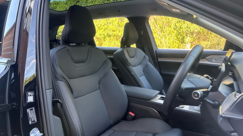 Volvo EX90 380kW Twin Motor Performance Ultra 111kWh 5dr Auto Electric Estate - Image 29
