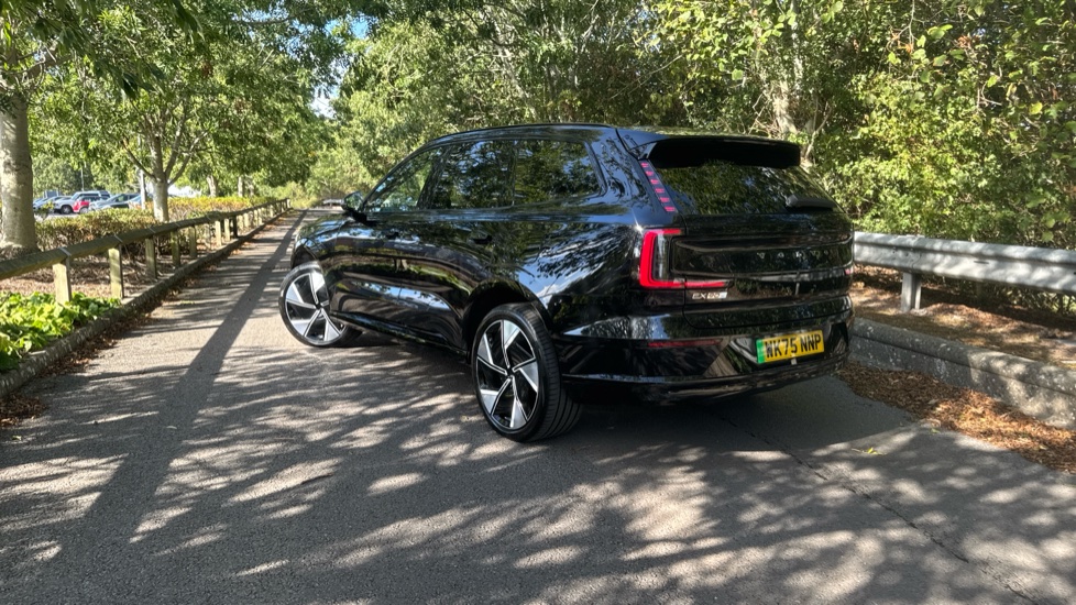 Volvo EX90 380kW Twin Motor Performance Ultra 111kWh 5dr Auto Electric Estate - Image 54
