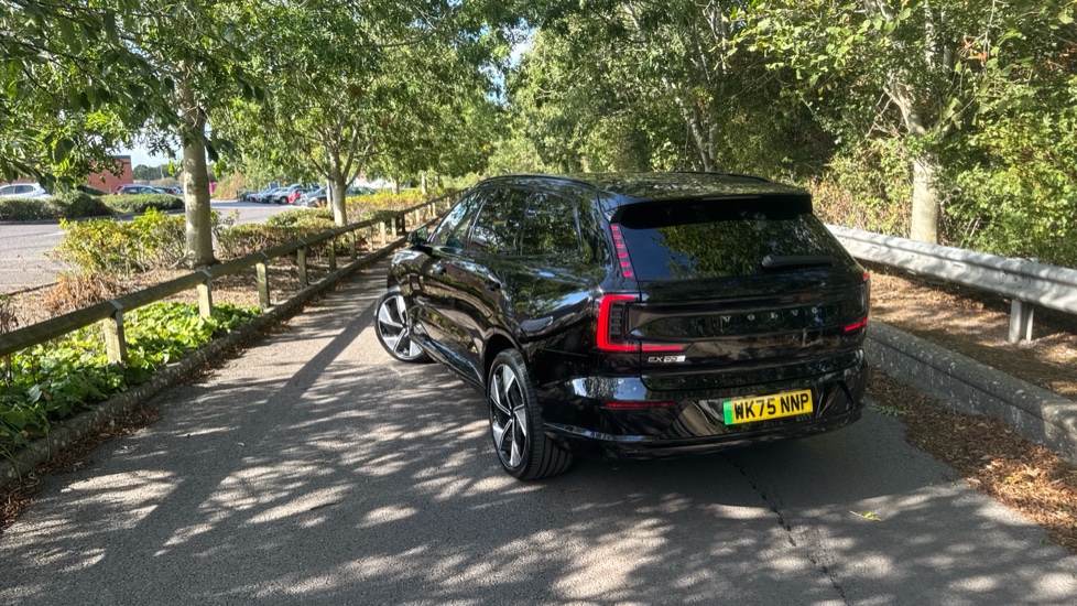 Volvo EX90 380kW Twin Motor Performance Ultra 111kWh 5dr Auto Electric Estate - Image 55