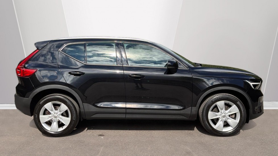 Volvo XC40 2.0 B3P Core 5dr Auto Petrol Estate - Image 3