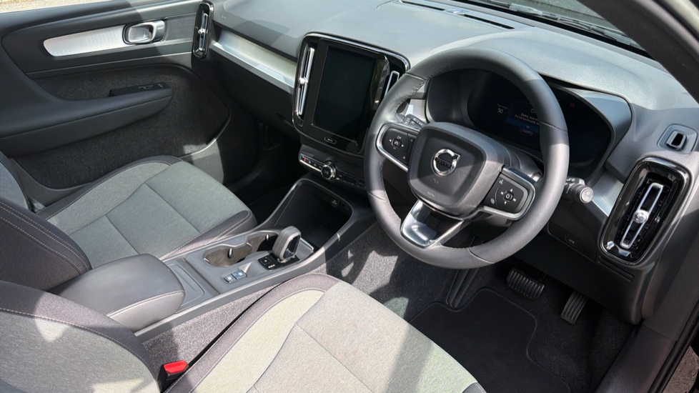 Volvo XC40 2.0 B3P Core 5dr Auto Petrol Estate - Image 4