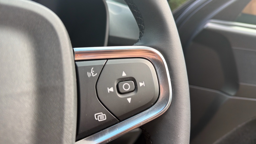 Volvo XC40 2.0 B3P Core 5dr Auto Petrol Estate - Image 21