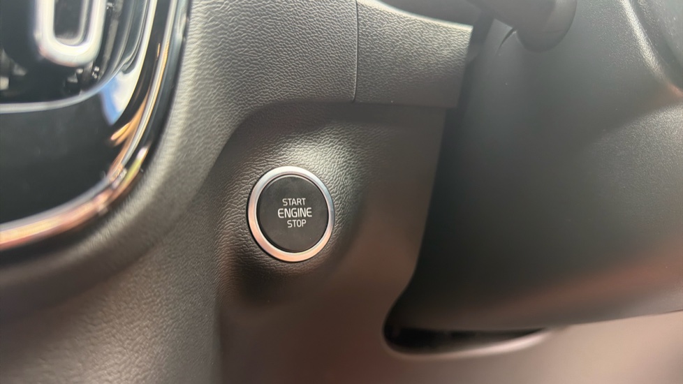 Volvo XC40 2.0 B3P Core 5dr Auto Petrol Estate - Image 26