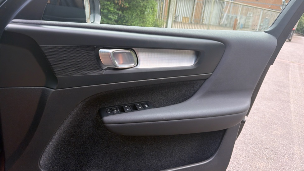 Volvo XC40 2.0 B3P Core 5dr Auto Petrol Estate - Image 28