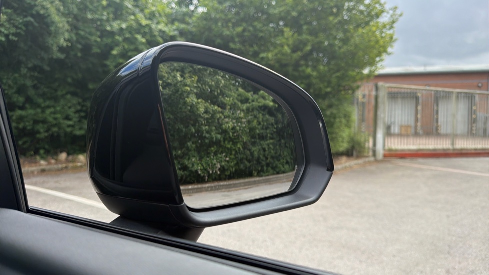 Volvo XC40 2.0 B3P Core 5dr Auto Petrol Estate - Image 31