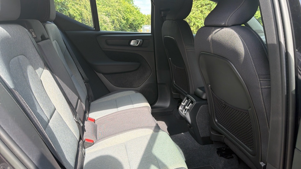 Volvo XC40 2.0 B3P Core 5dr Auto Petrol Estate - Image 32