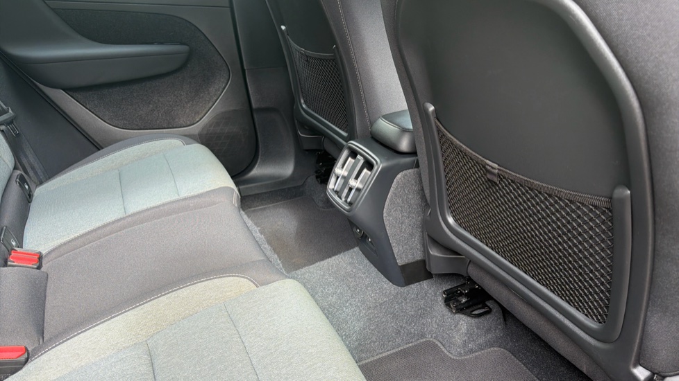 Volvo XC40 2.0 B3P Core 5dr Auto Petrol Estate - Image 35