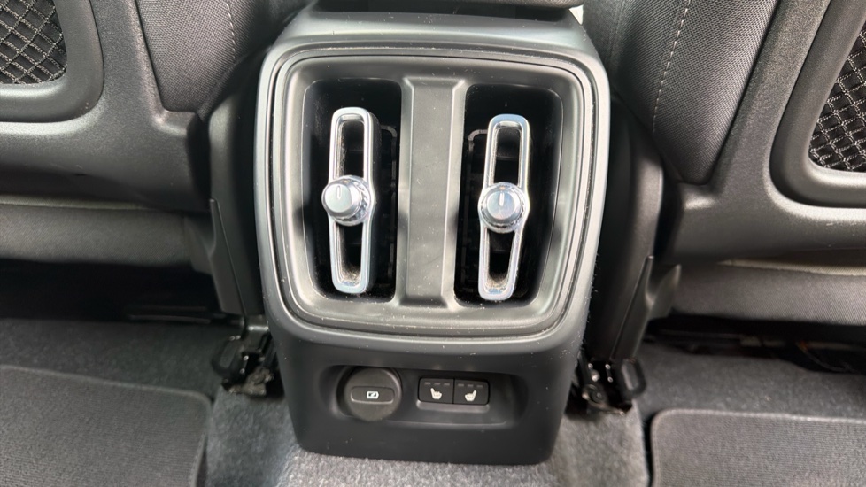 Volvo XC40 2.0 B3P Core 5dr Auto Petrol Estate - Image 36