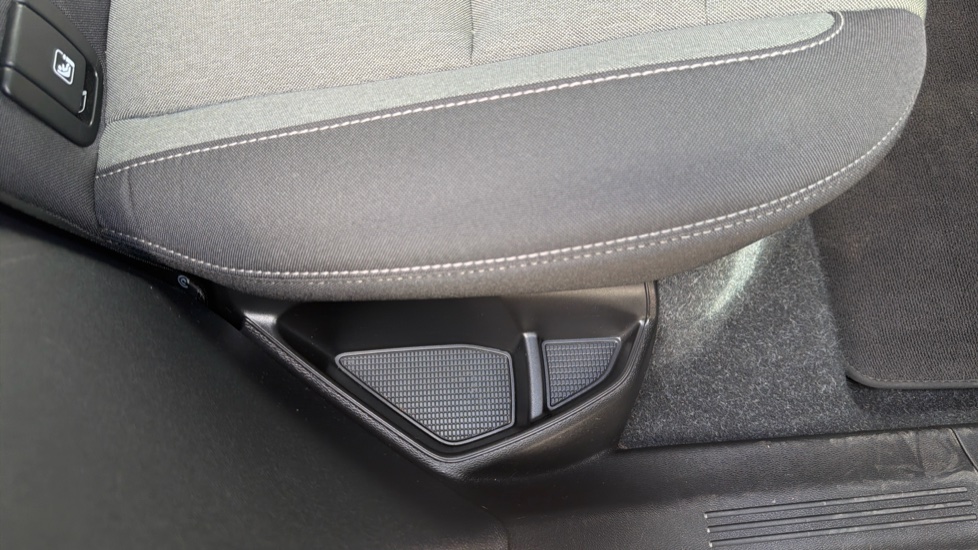 Volvo XC40 2.0 B3P Core 5dr Auto Petrol Estate - Image 39