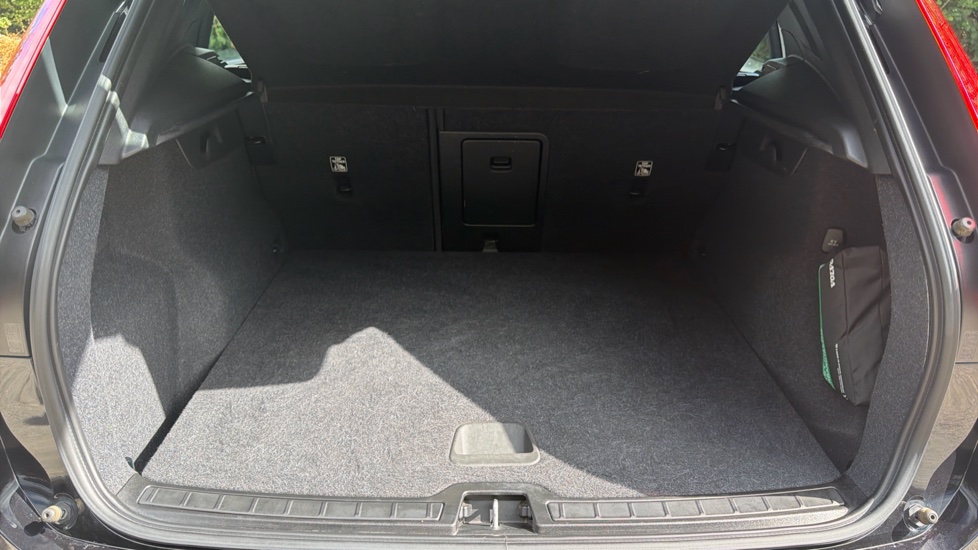 Volvo XC40 2.0 B3P Core 5dr Auto Petrol Estate - Image 43
