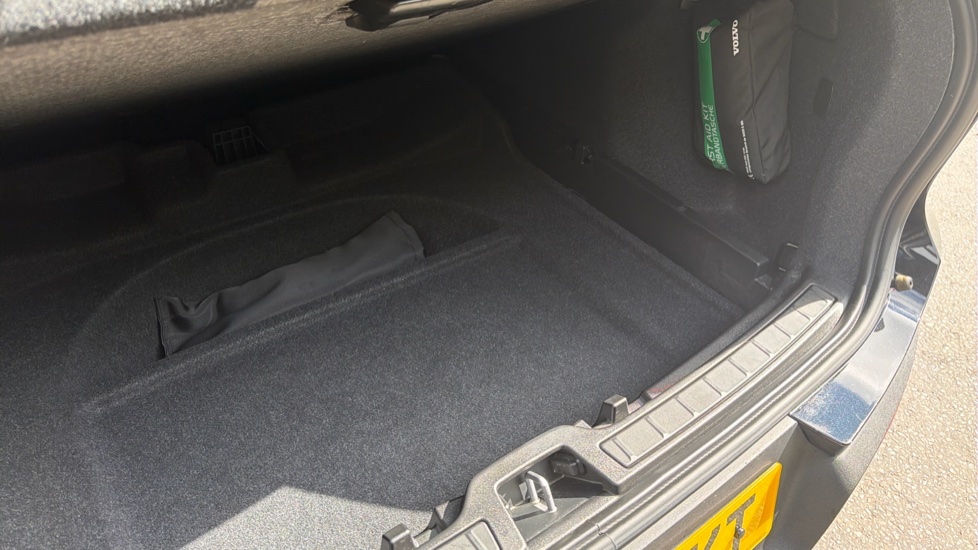Volvo XC40 2.0 B3P Core 5dr Auto Petrol Estate - Image 44