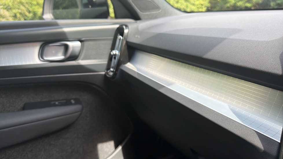 Volvo XC40 2.0 B3P Core 5dr Auto Petrol Estate - Image 51
