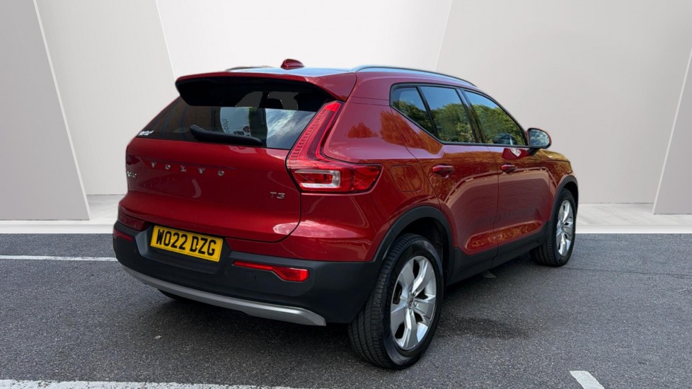 Volvo XC40 1.5 T3 [163] Momentum 5dr Geartronic Petrol Estate - Image 2