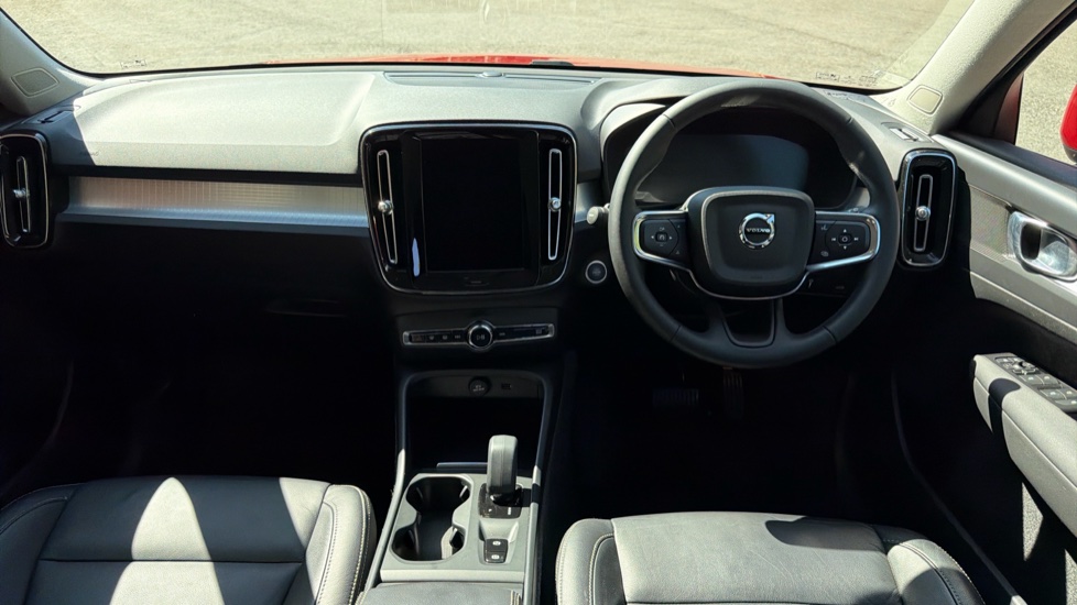 Volvo XC40 1.5 T3 [163] Momentum 5dr Geartronic Petrol Estate - Image 5