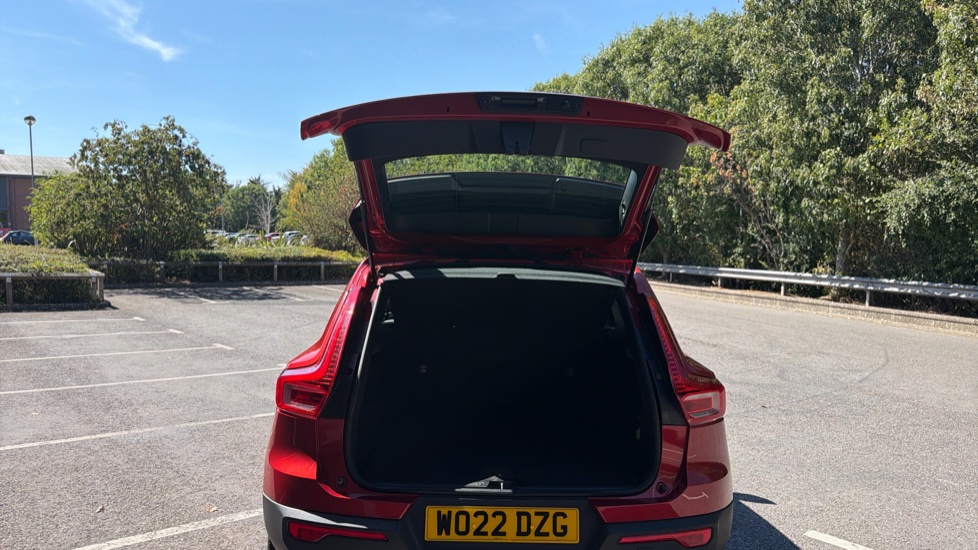 Volvo XC40 1.5 T3 [163] Momentum 5dr Geartronic Petrol Estate - Image 13